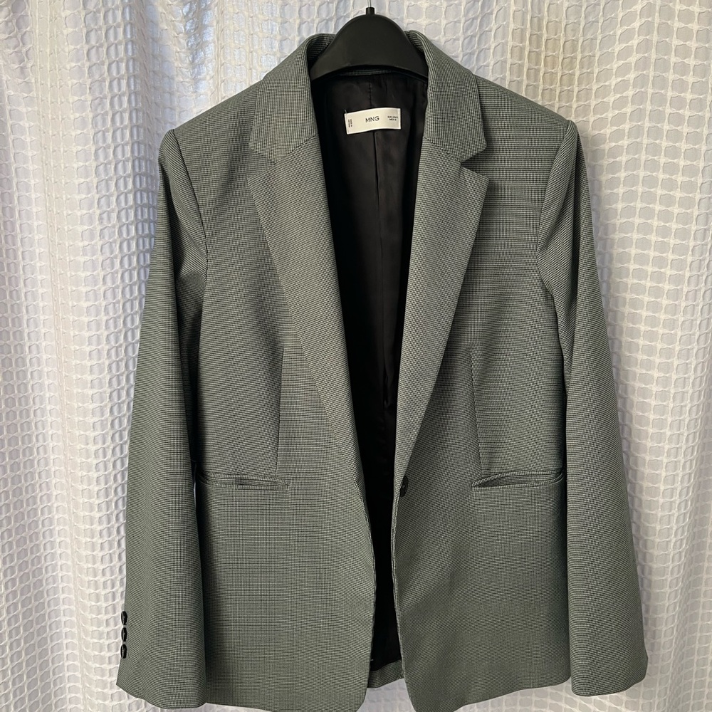 Mango women’s suite blazer and cropped trouser